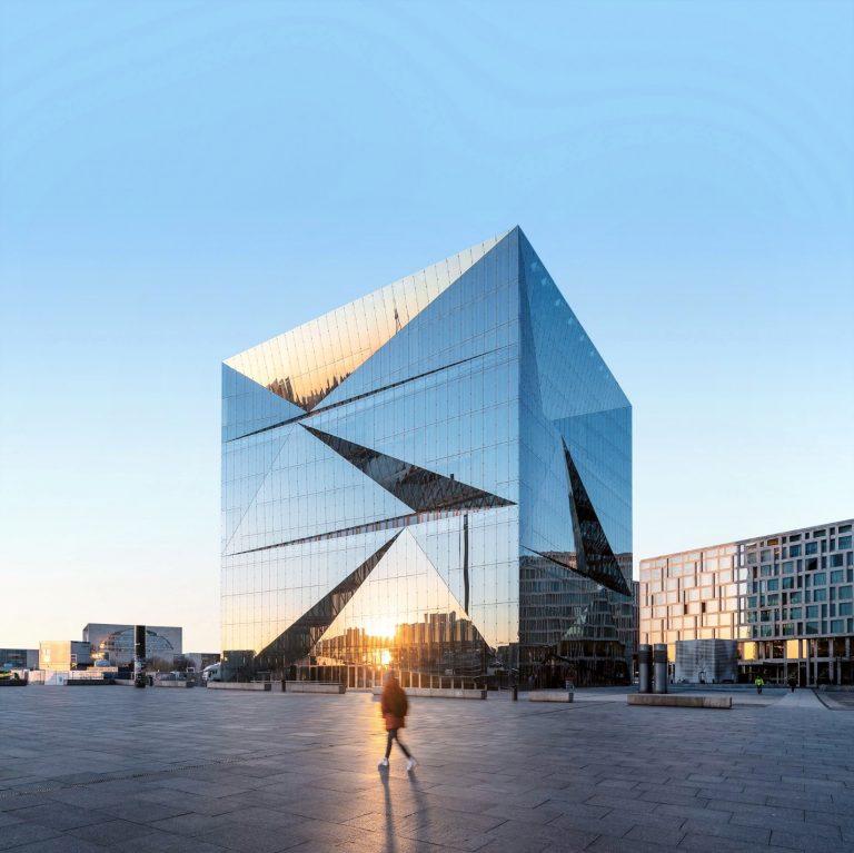 ساختمان اداری CUBE